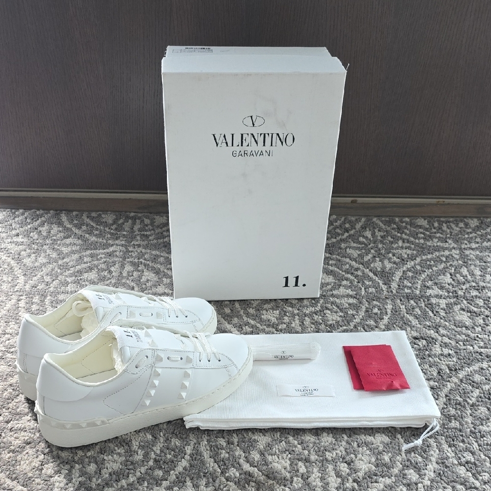 Valentino Garavani Rockstud Untitled sneaker in white